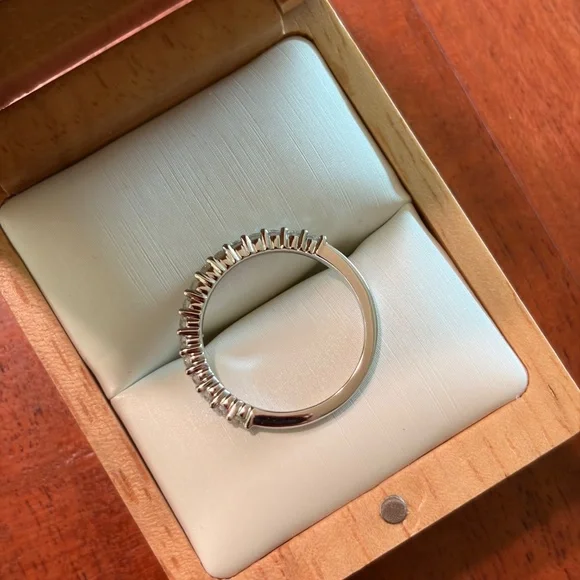 BRAND NEW never worn Brilliant Earth Lab Diamond Wedding Band Size 7.5